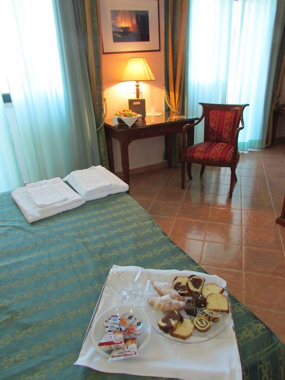 Emmaus Hotel Zafferana Etnea Quarto foto