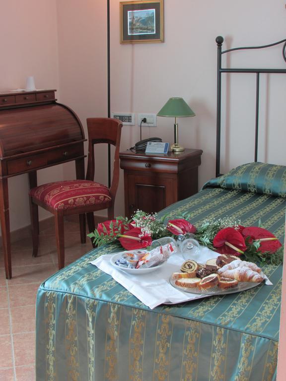 Emmaus Hotel Zafferana Etnea Quarto foto
