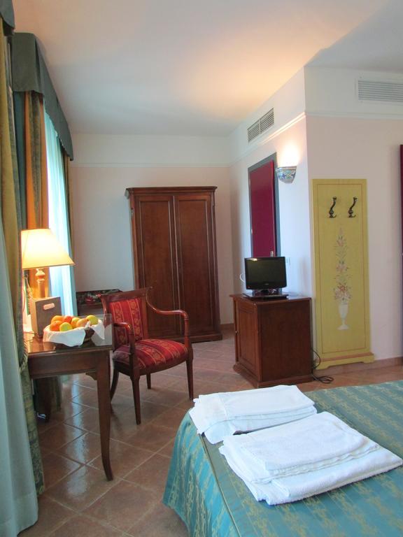 Emmaus Hotel Zafferana Etnea Quarto foto