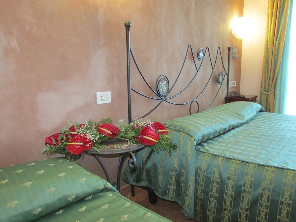 Emmaus Hotel Zafferana Etnea Quarto foto