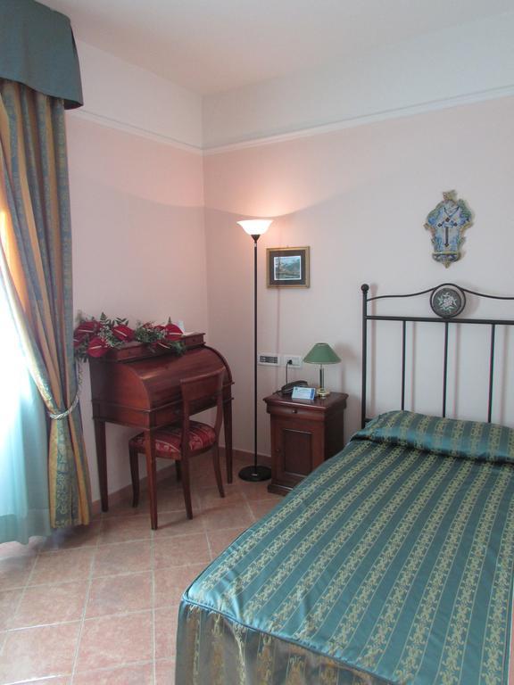 Emmaus Hotel Zafferana Etnea Quarto foto